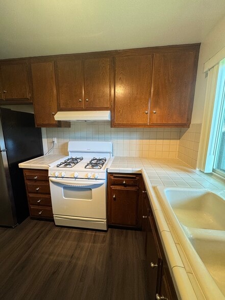 Building Photo - 31505 Lindero Canyon Rd