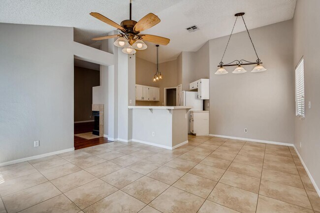 Building Photo - Charming 3 Bedroom Home In Henderson !
