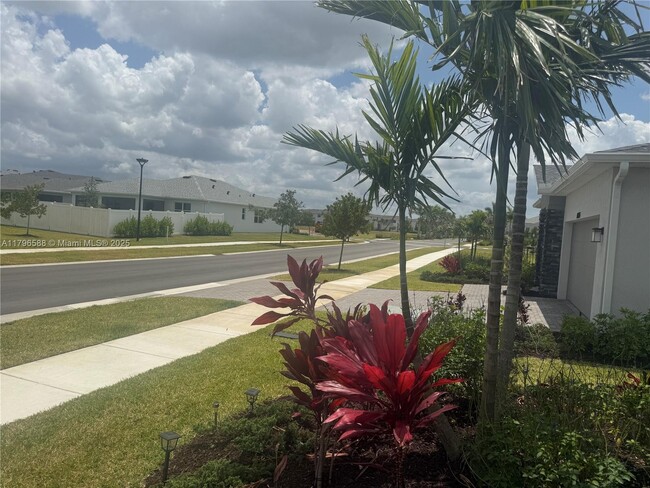 Building Photo - 10503 SW Orana Dr
