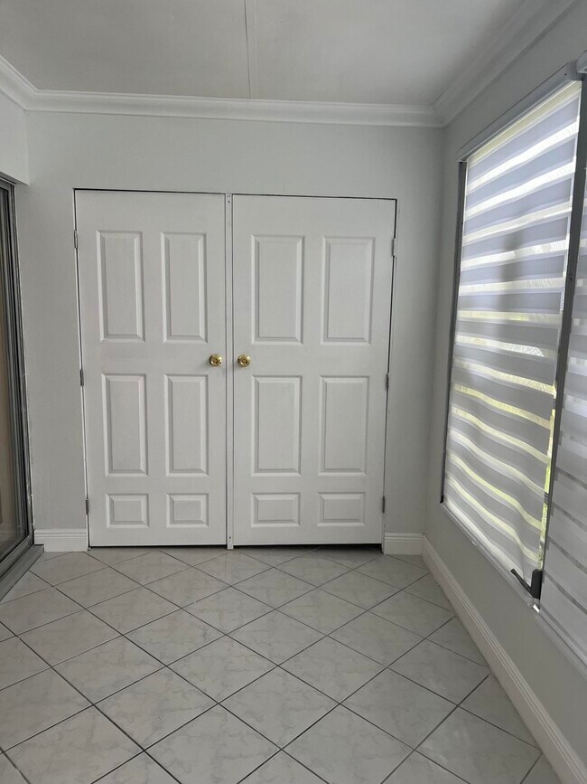 Building Photo - 131 Lake Olive Dr