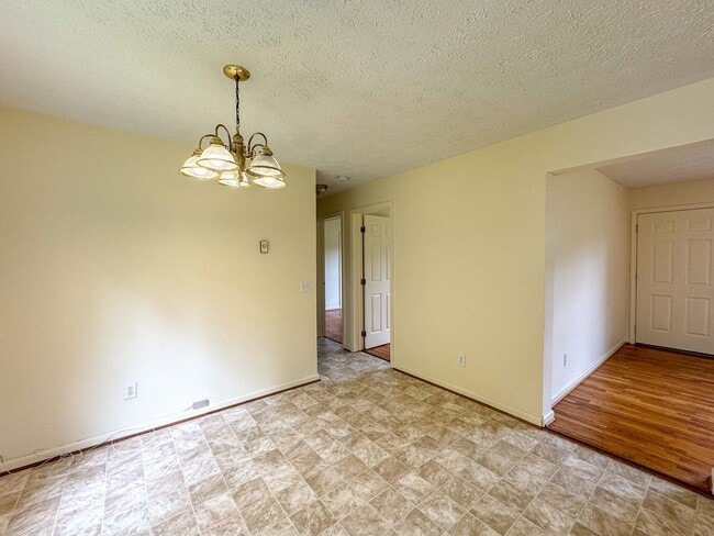 Building Photo - 3Bed/1Bath Home.