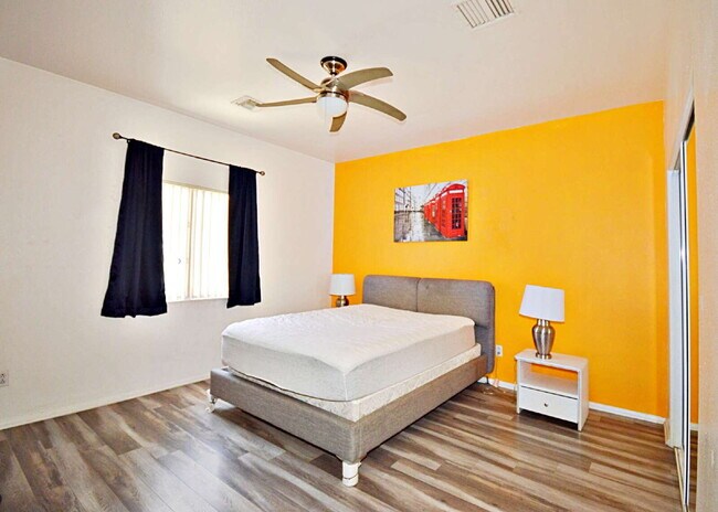 Building Photo - 5/3 Stunner in Cathedral City