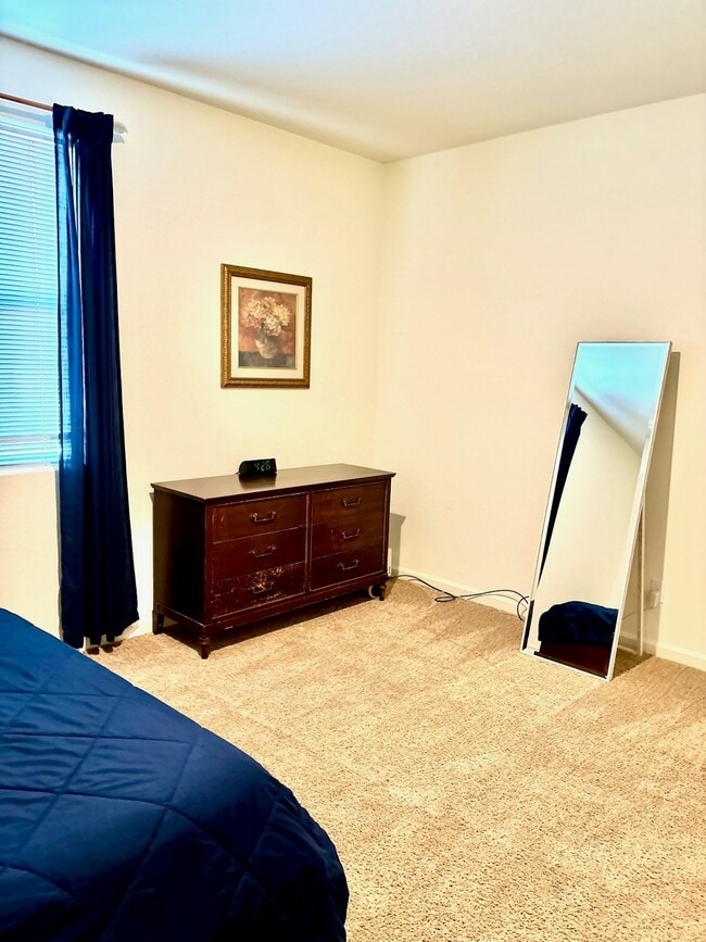 Building Photo - 10424 Skynyrd Way