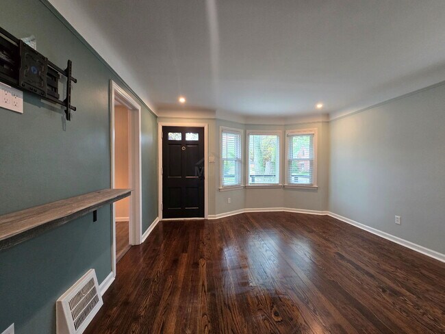 Building Photo - 203 S Wilson Ave