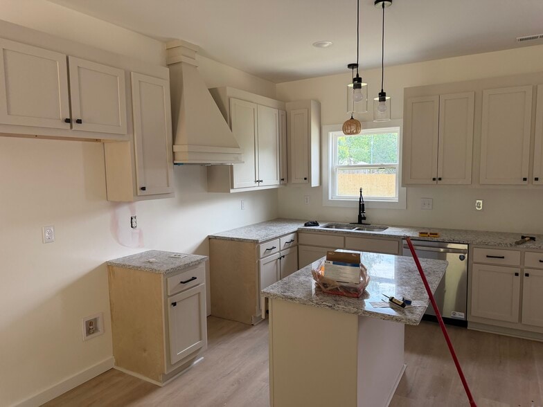 Building Photo - 76 Simmons Cir