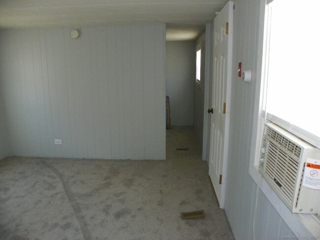 Building Photo - 20 Woodland Dr