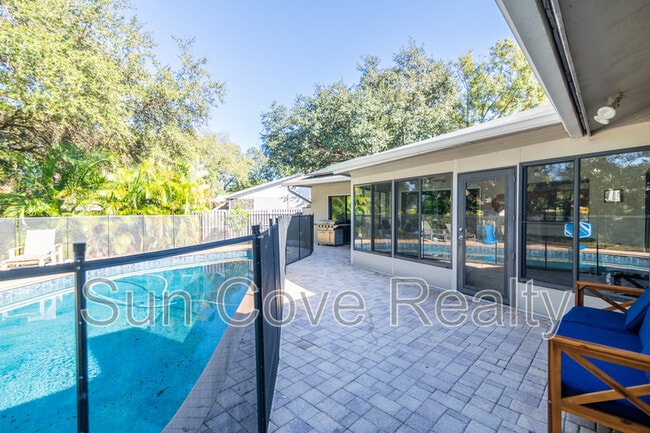 Building Photo - 915 Woodleaf Way