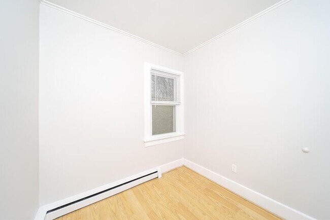 Building Photo - 11 Mann Ave