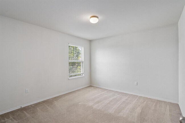 Building Photo - 146 Russet Trl