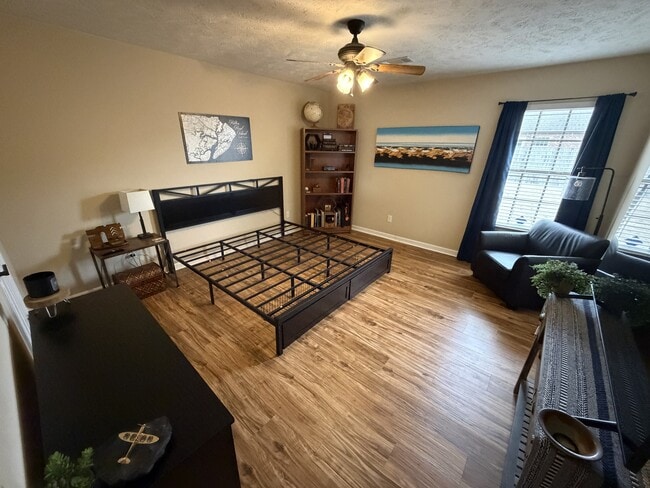 Building Photo - 2418 Canterbury Ln