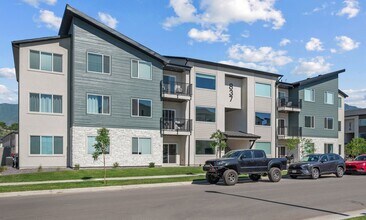 Building Photo - Brand-New 3 Bed, 2 Bath Townhome in Spanish Fork!
