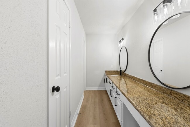 Building Photo - 16615 Glamis Ln
