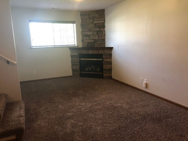 Building Photo - Gorgeous 3 Bedroom, 2 Bathroom Home minutes from Offutt Air Base