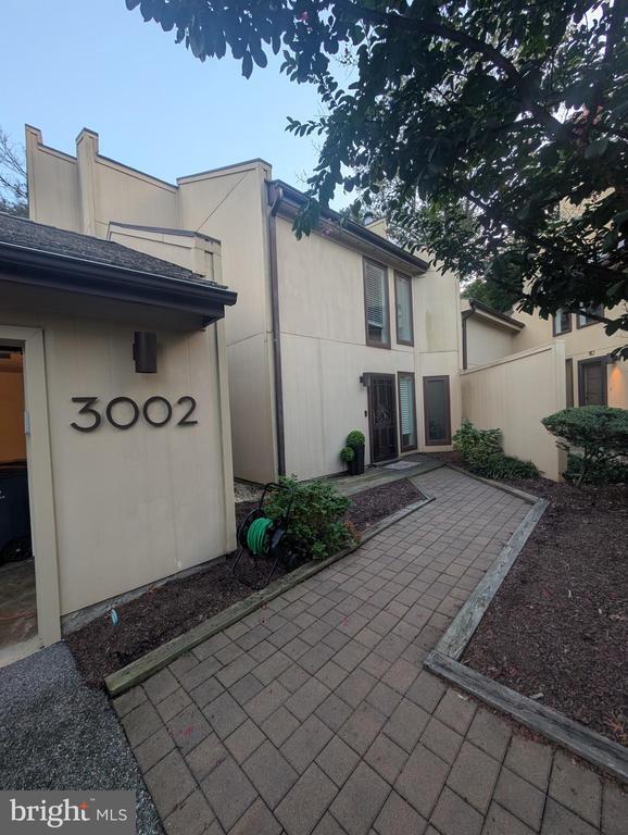 Building Photo - 3002 Courtside Rd