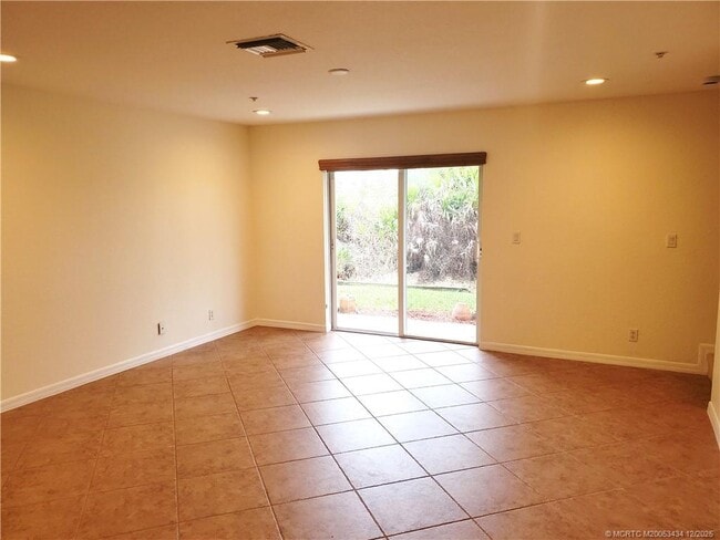 Building Photo - 5309 SE Jennings Ln