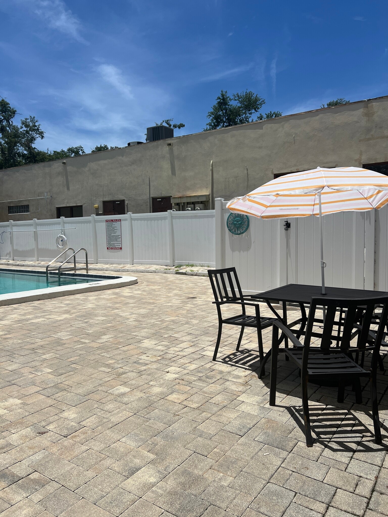 Building Photo - 5653 Townhouse Dr