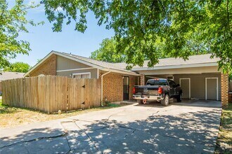 Building Photo - 10622 Golden Quail Dr
