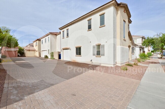 Building Photo - 4724 E Redfield Rd