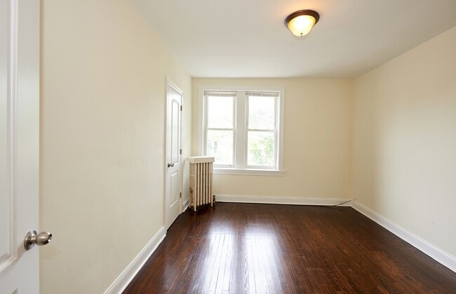 Building Photo - 3223 W Ardmore Ave