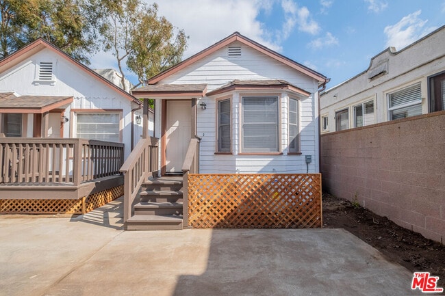 Building Photo - 216 N Catalina Ave