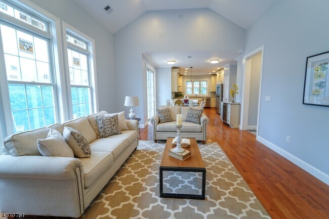 Building Photo - 9 Spalding Dr