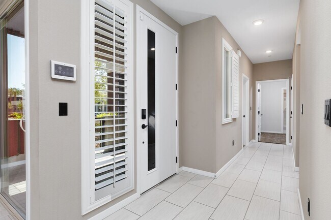 Building Photo - First floor unit in luxury gated Summerlin...