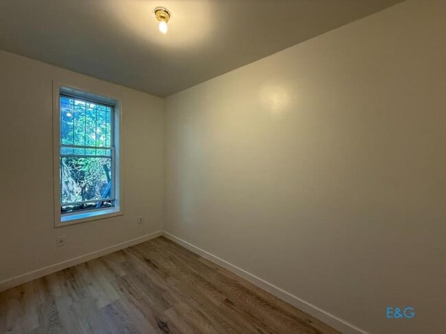 Building Photo - 3 bedroom in BROOKLYN NY 11233