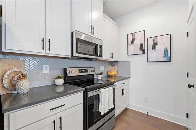 Building Photo - 1883 Plainsboro Dr