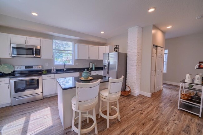 Building Photo - 1482 Hildreth Ave