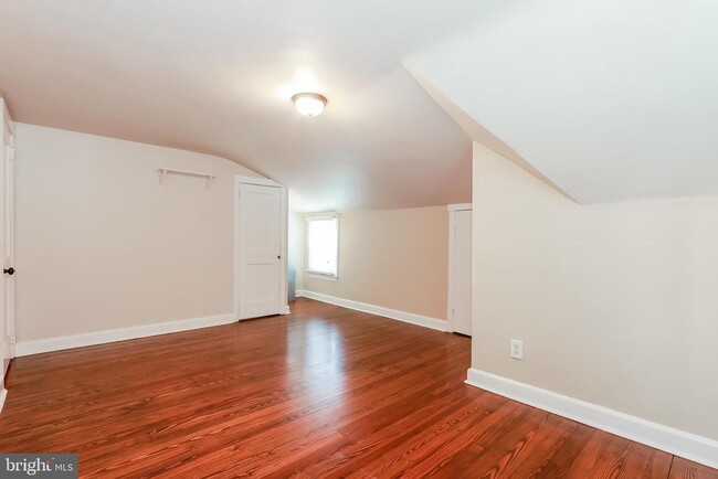 Building Photo - 227 Delview Ln