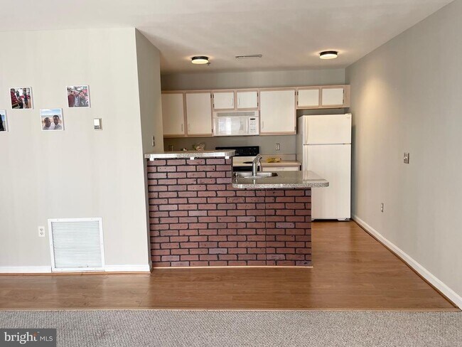 Building Photo - 2702 Lighthouse Point E