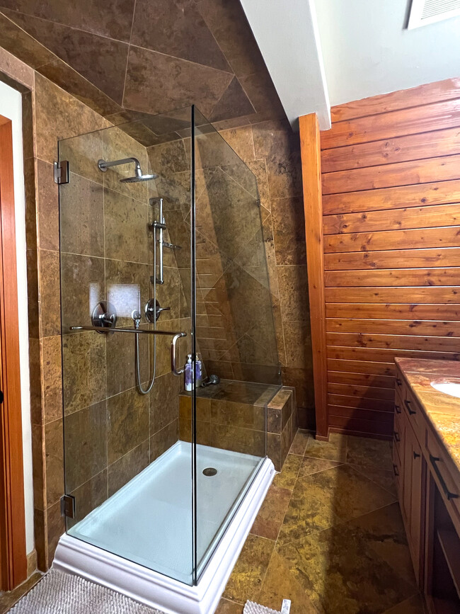 Building Photo - 22359 Mirror Lake Dr