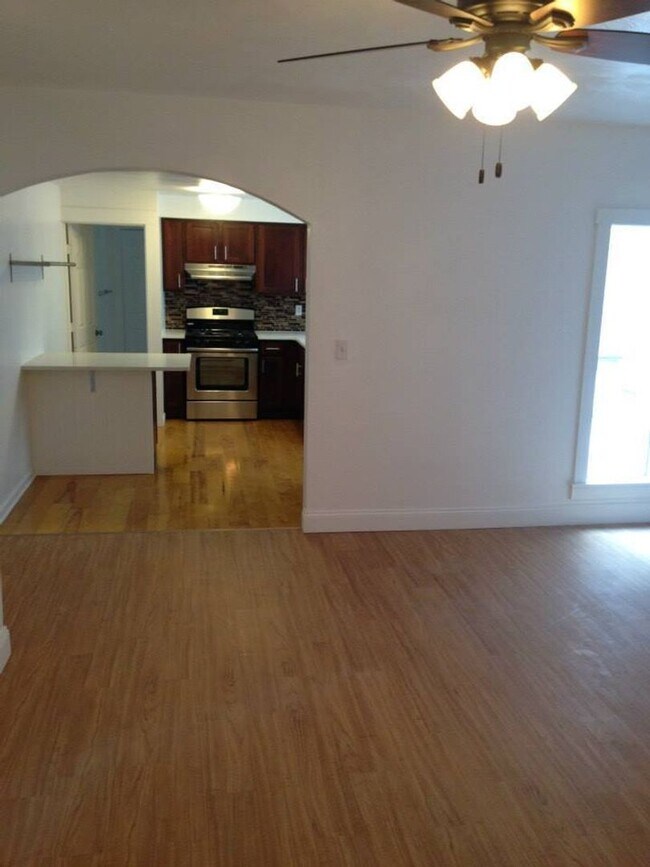 Building Photo - Elegant Modern Renovation. Stainless.Quart...