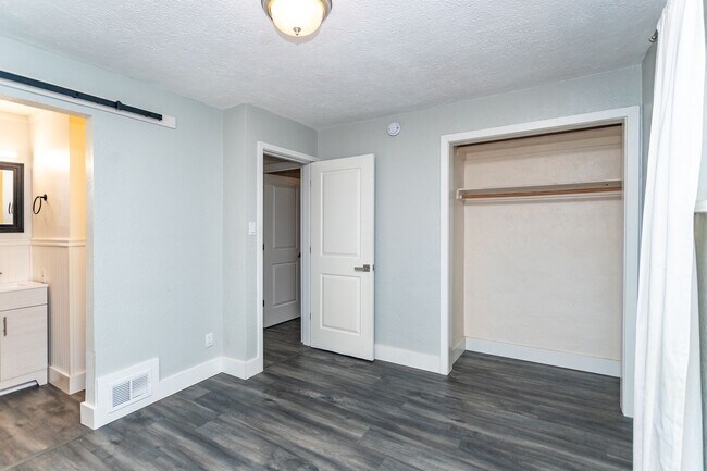 Building Photo - Beautiful 2-Bedroom, 2-Bath Home in Desirable Southwest Colorado Springs!