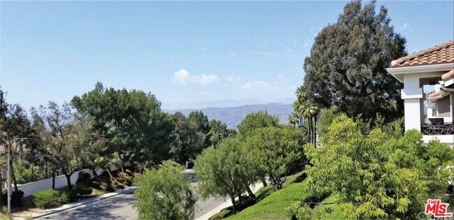 Building Photo - 1055 S Dewcrest Dr