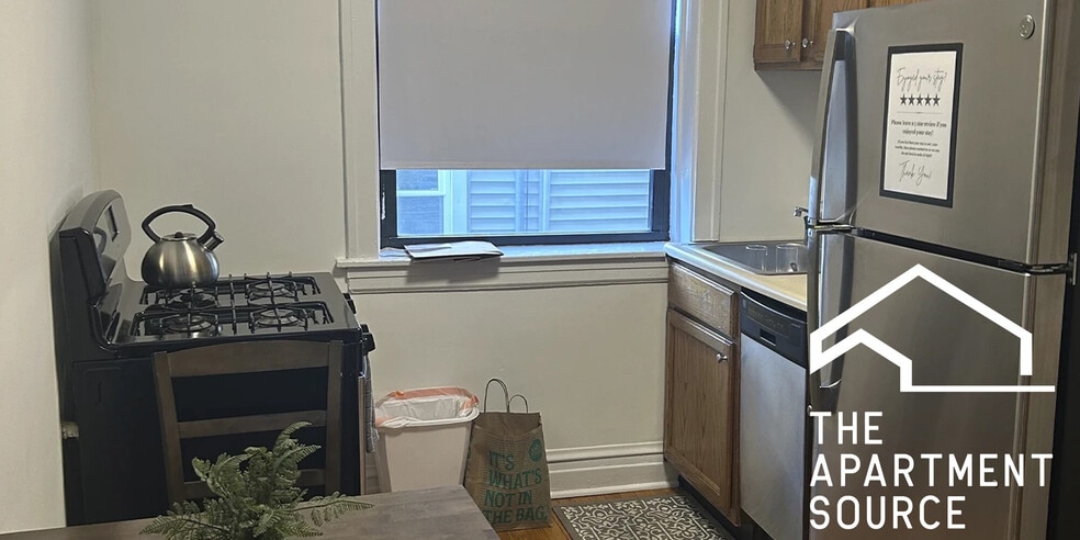 Building Photo - 1913 W Larchmont Ave