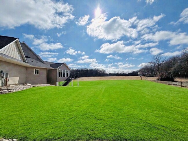 Building Photo - MUST SEE!  Gorgeous - Fully Furnished - New Construction Home in Delano.  No Detail Left To Be De...