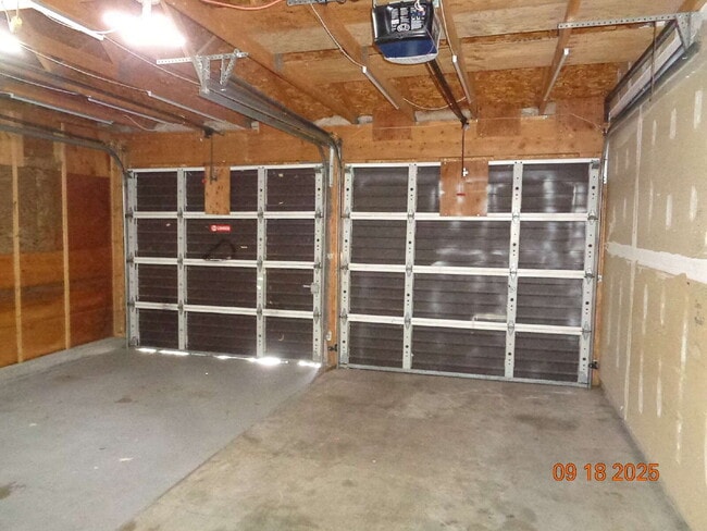 Building Photo - Nicely updated home close to amenities
