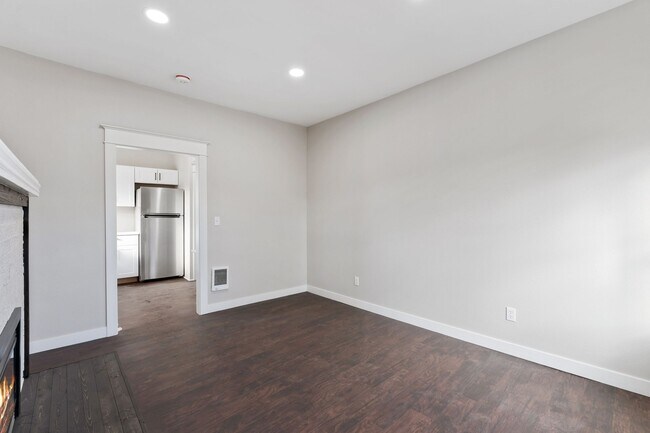 Building Photo - 104 N Killingsworth St