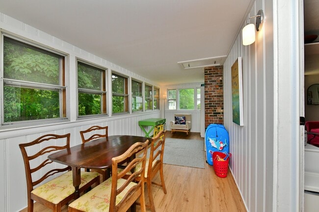 Building Photo - 22 Datewood St