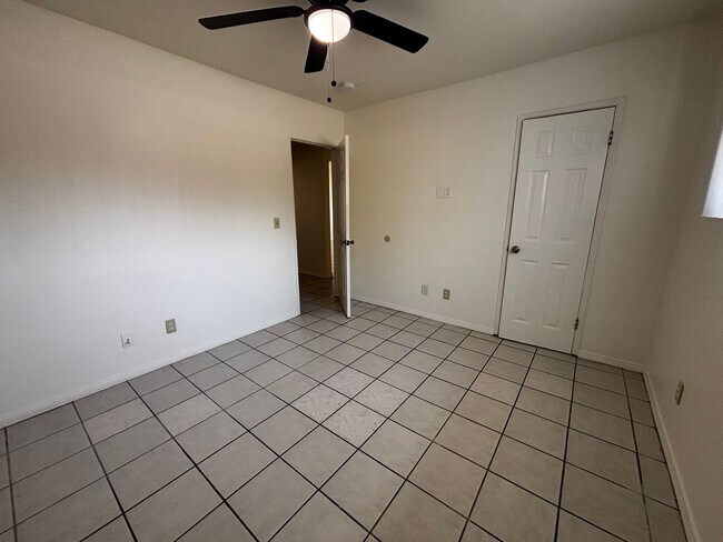 Building Photo - 735 Genevieve St