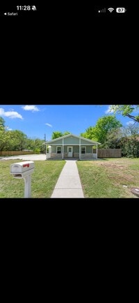 Building Photo - 900 N Bosque St