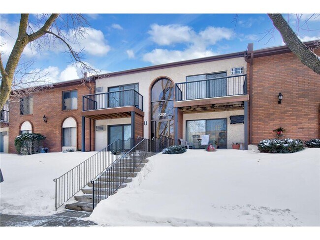 Building Photo - 7300 York Ave S