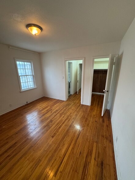 Building Photo - 5767 San Vicente Blvd