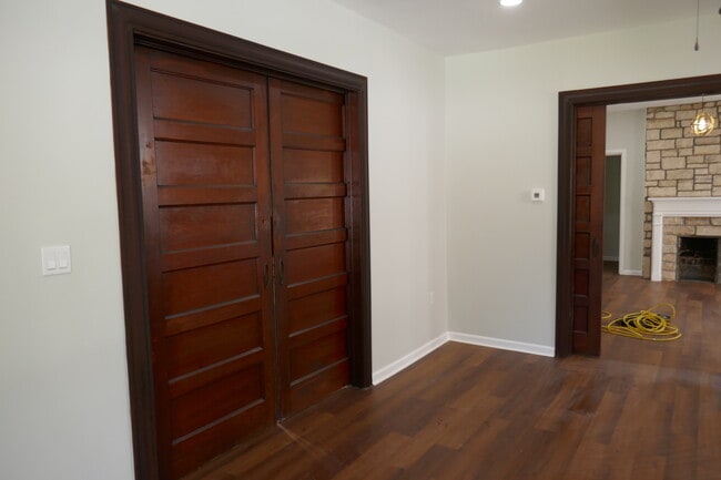Common arear living room - 875 Lexington Ave