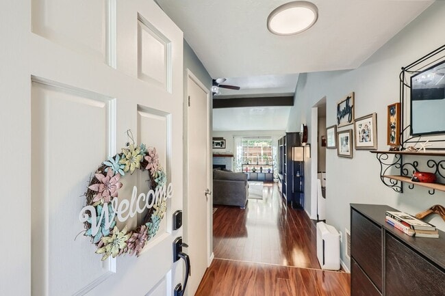 Building Photo - Charming 3-Bedroom, 2-Bath Home in a Cul-d...