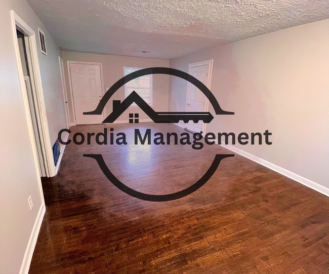 Building Photo - 3 Bedroom With Beautiful Hardwood Floors F...