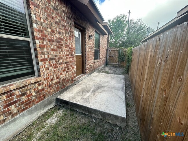 Building Photo - 298 Rosalie Dr