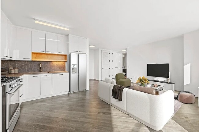 Building Photo - 250 E Houston St