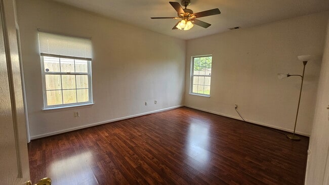 Building Photo - 332 Summerville Ct